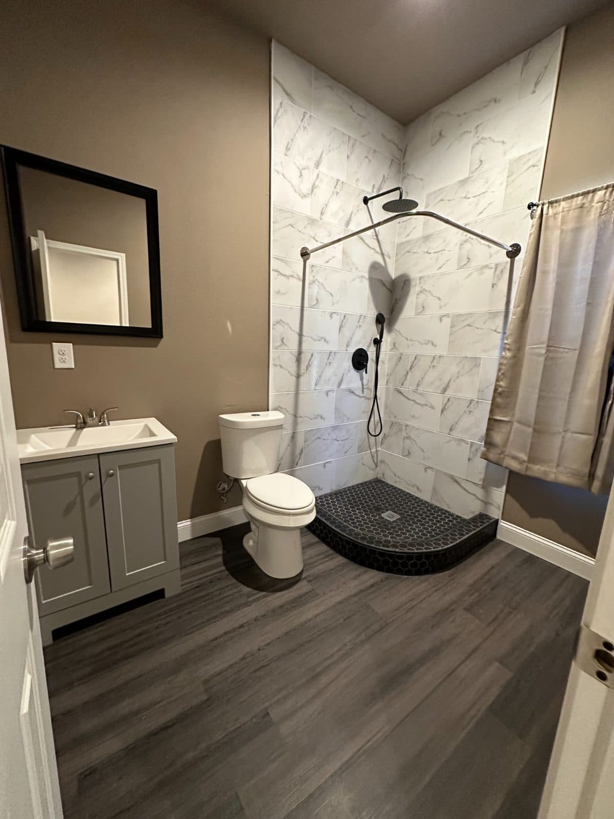 Full Suite RM-1 at Modern Dallas Home 2
